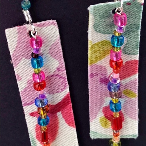 NWT Earrings Glass Beaded, Fabric, Dangle Earrings - Picture 3 of 6